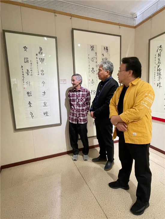 “老骥伏枥•五人行”书法作品展圆满结束，张原等五位书法家向通州区文化馆捐赠书法作品