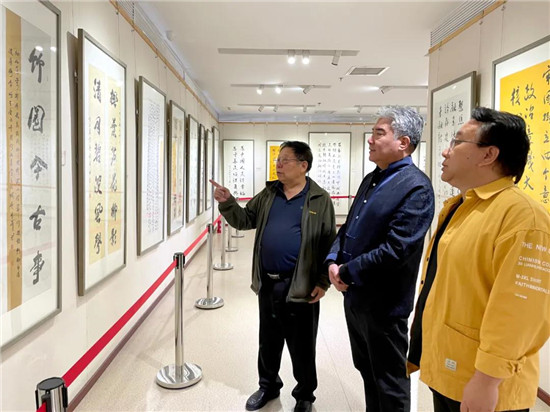 “老骥伏枥•五人行”书法作品展圆满结束，张原等五位书法家向通州区文化馆捐赠书法作品